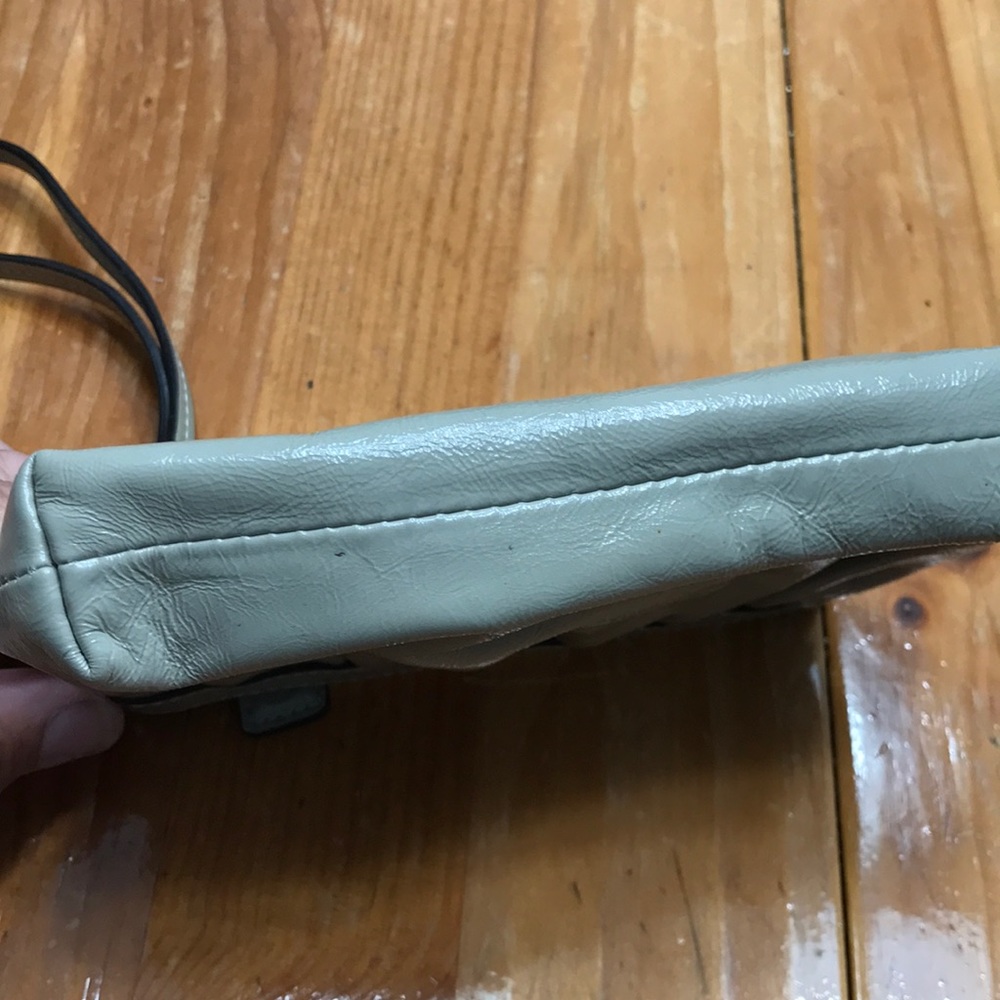 TAUPE COACH PATENT LEATHER WRISTLET - Picture 4 of 4